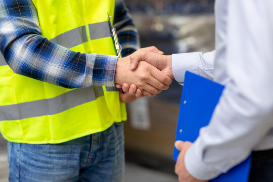 Shaking hands for testimonial about predictive maintenance alerts